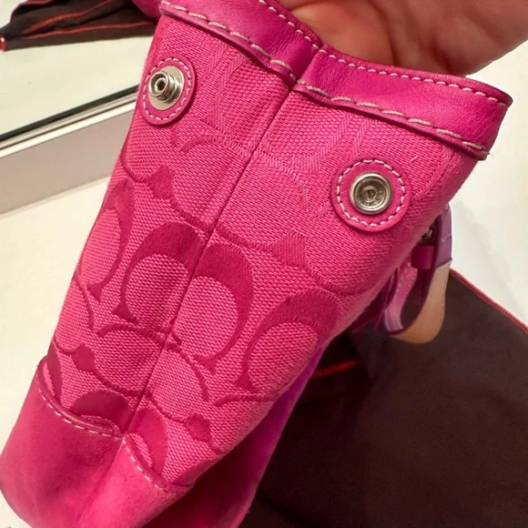 Pink Coach Authentic Signature Handbag - Picture 7 of 8